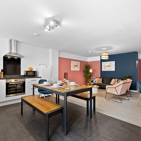 Glevum Lodge - 2 Bedroom Town Centre Apartment Сайърънсестър Екстериор снимка