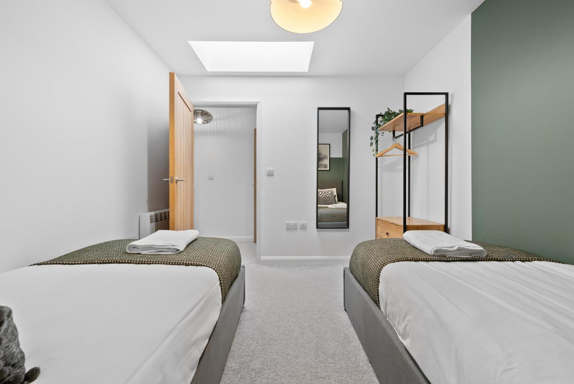 Glevum Lodge - 2 Bedroom Town Centre Apartment Сайърънсестър Екстериор снимка