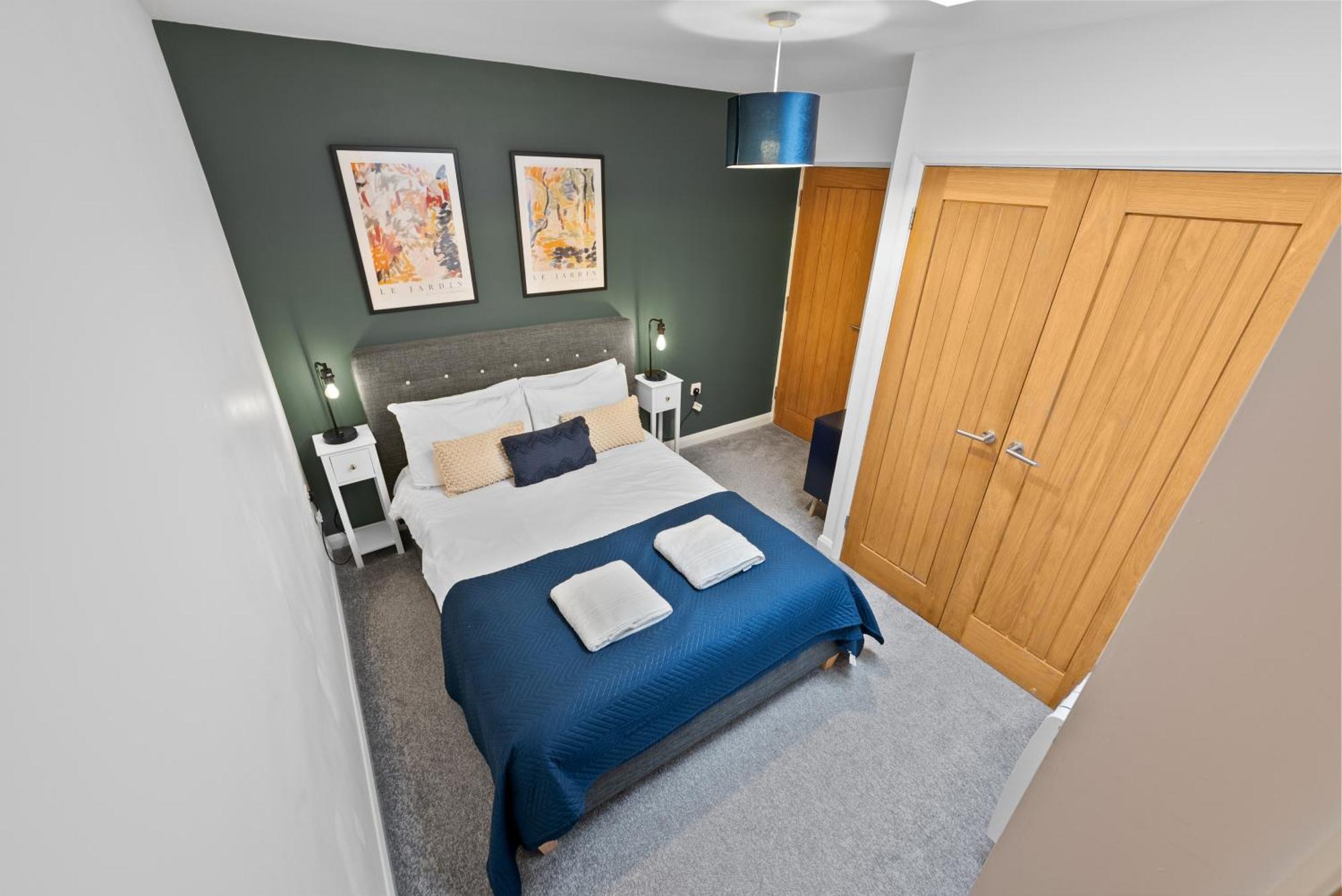 Glevum Lodge - 2 Bedroom Town Centre Apartment Сайърънсестър Екстериор снимка
