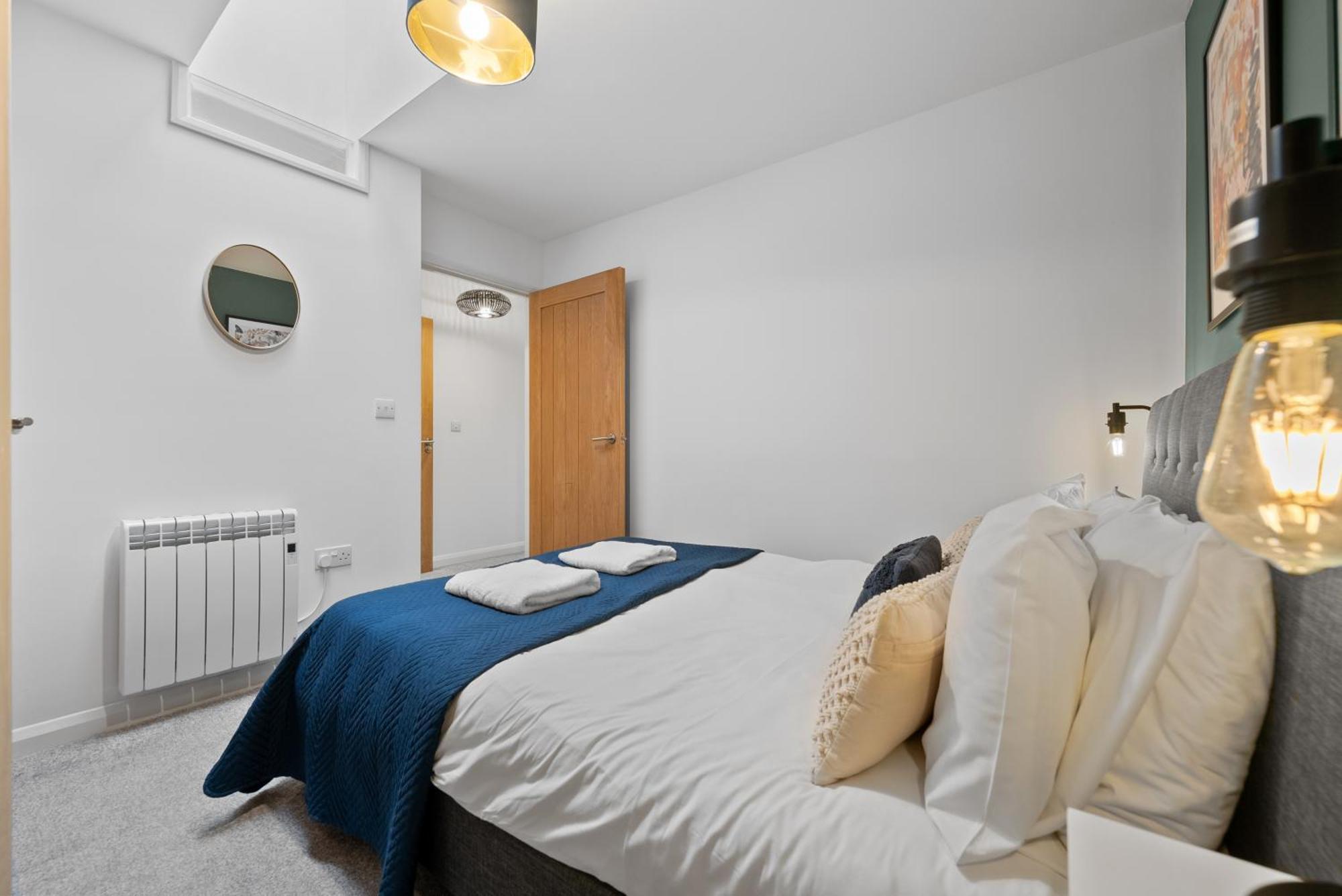 Glevum Lodge - 2 Bedroom Town Centre Apartment Сайърънсестър Екстериор снимка