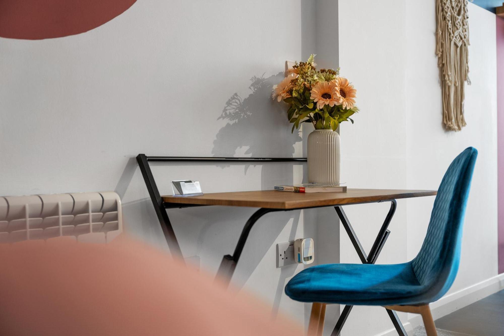 Glevum Lodge - 2 Bedroom Town Centre Apartment Сайърънсестър Екстериор снимка