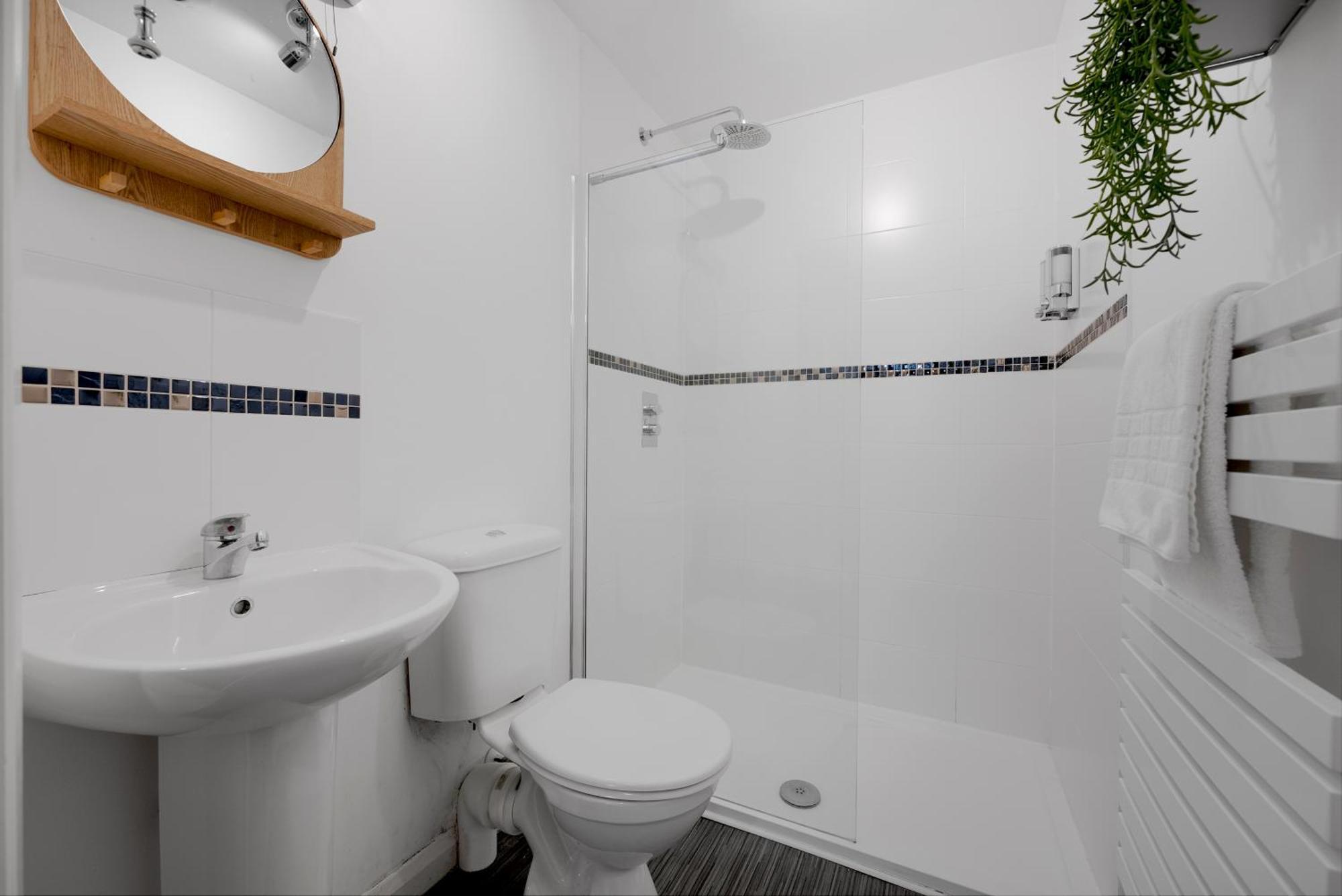 Glevum Lodge - 2 Bedroom Town Centre Apartment Сайърънсестър Екстериор снимка