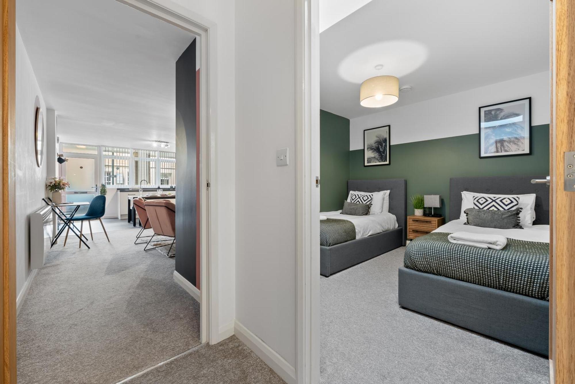 Glevum Lodge - 2 Bedroom Town Centre Apartment Сайърънсестър Екстериор снимка