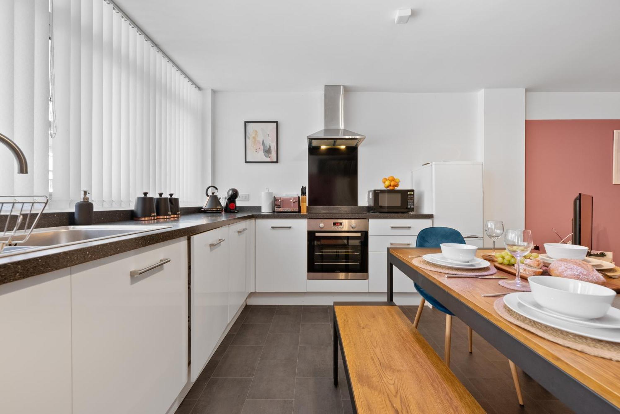 Glevum Lodge - 2 Bedroom Town Centre Apartment Сайърънсестър Екстериор снимка