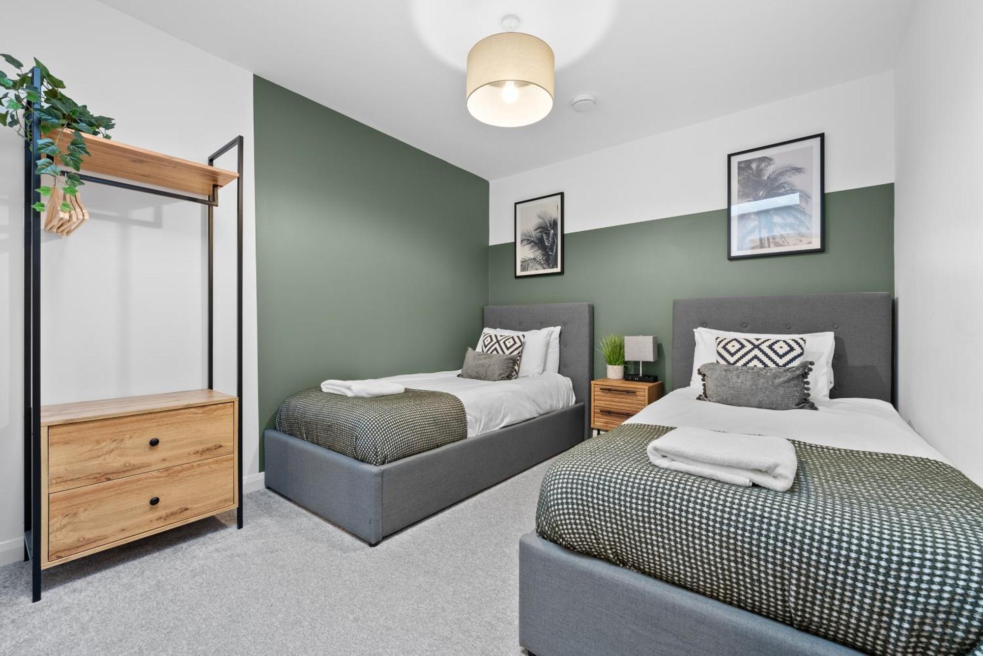 Glevum Lodge - 2 Bedroom Town Centre Apartment Сайърънсестър Екстериор снимка